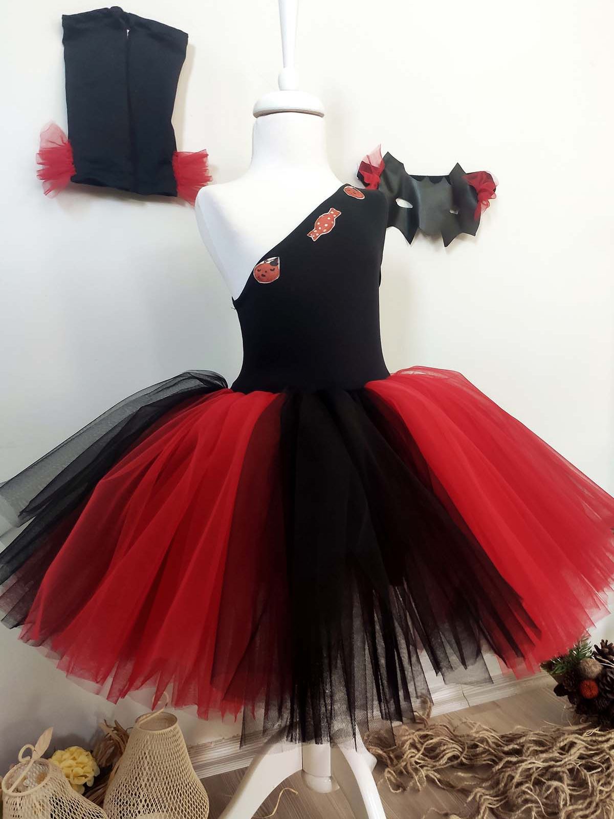 Shecco Babba Kız Çocuk Tek Omuz Tütü Elbise Doğum Günü Kostümü, Maske Eldiven Set 6-10 Yaş Kırmızı-Siyah